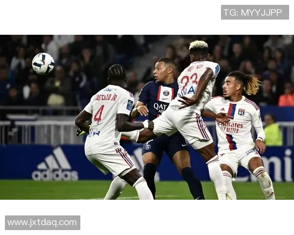 巴塞罗那与里昂上半场精彩对决回顾与分析