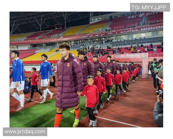 泰国足球队在对阵乌兹别克斯坦的比赛中展现实力成功获胜