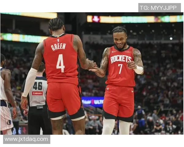 火箭与雷霆季后赛对决回顾：激情碰撞与战术较量的精彩瞬间