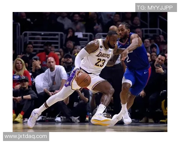 科美西欧对阵水晶竞技的精彩较量分析与赛前展望